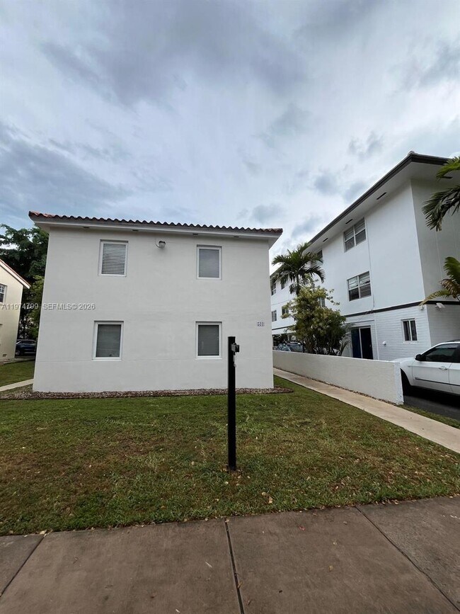 Building Photo - 510 Santander Ave