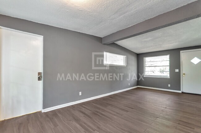 Building Photo - 4444 Trenton Dr S