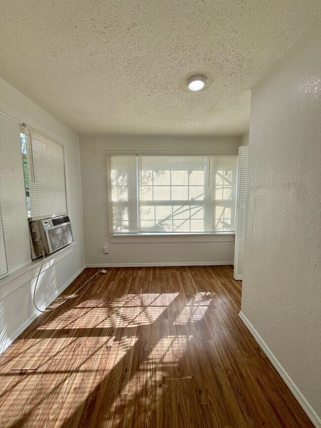 Foto del edificio - Affordable Single Family Home with Big Rooms!