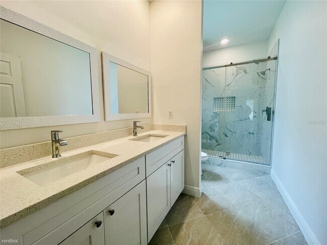 Building Photo - 4 br, 2 bath House - 55 R Peterlee Court