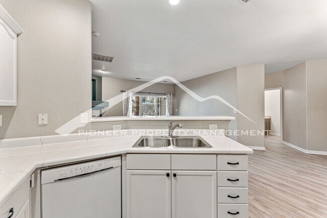 Foto del edificio - Charming condo with Central AC!