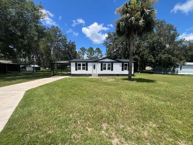 Building Photo - 3/2/1 on over 1/2 Acre