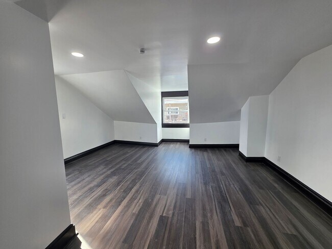 Building Photo - Fully Updated 2 bedroom 1 bathroom home for rent!