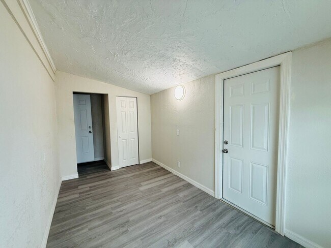Foto del edificio - remodeled home in St. Pete