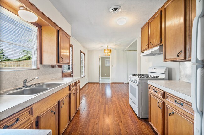 Foto del edificio - 5532 Meadow Creek Ln