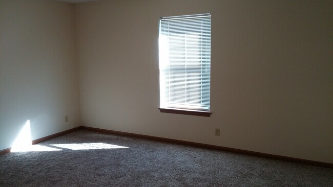 Foto del edificio - Spacious 2-Bed, 2-Bath Duplex with Attache...