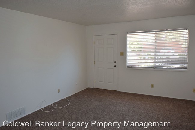 Building Photo - 2915 Lexington Pl NE