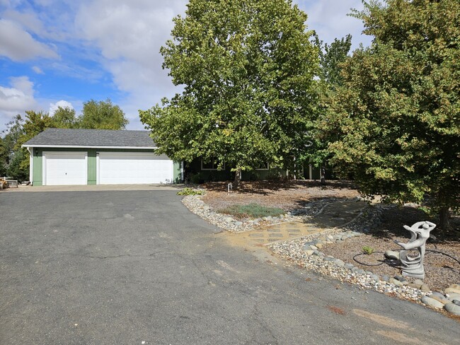 Building Photo - 14197 Flagstaff Dr