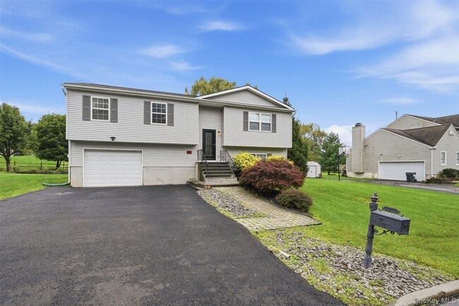 Building Photo - 17 Watkins Dr