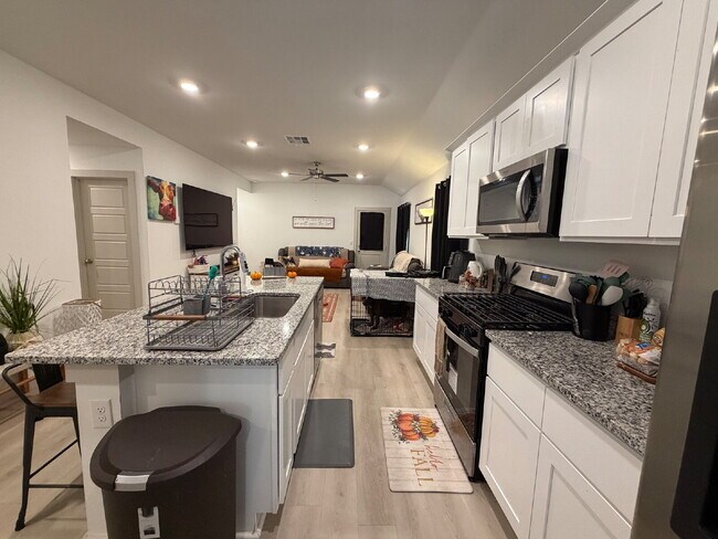 Foto del edificio - "Charming 3-Bedroom Home in Frenship ISD"