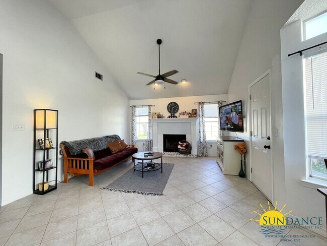 Building Photo - Nice 3 Bedroom Home in Fort Walton Beach