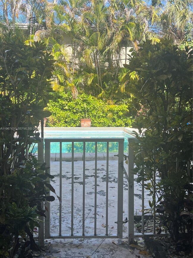 Foto del edificio - 427 Santander Ave