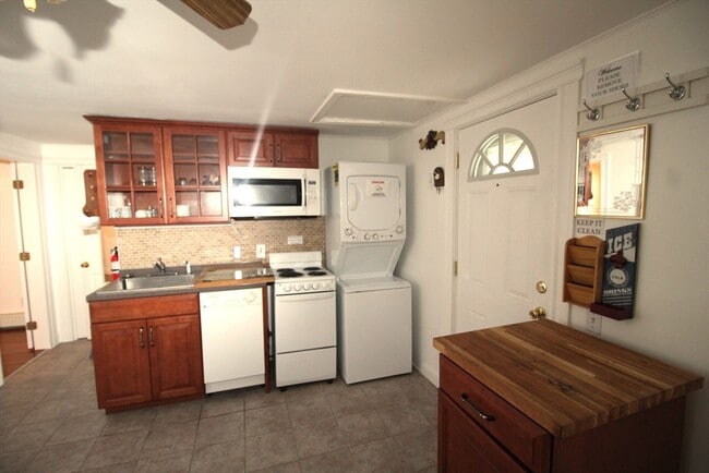 Foto del edificio - 218 Thurber Ave