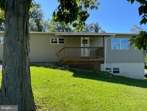 Building Photo - 716 Red Hill Rd