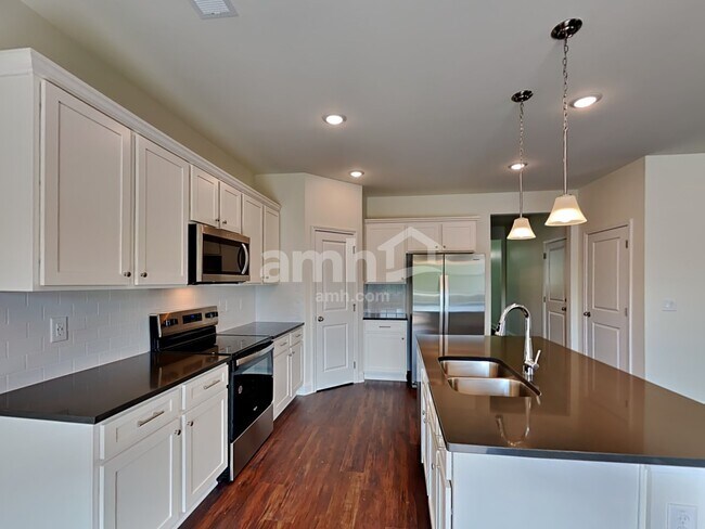 Foto del edificio - 312 Willow Ln