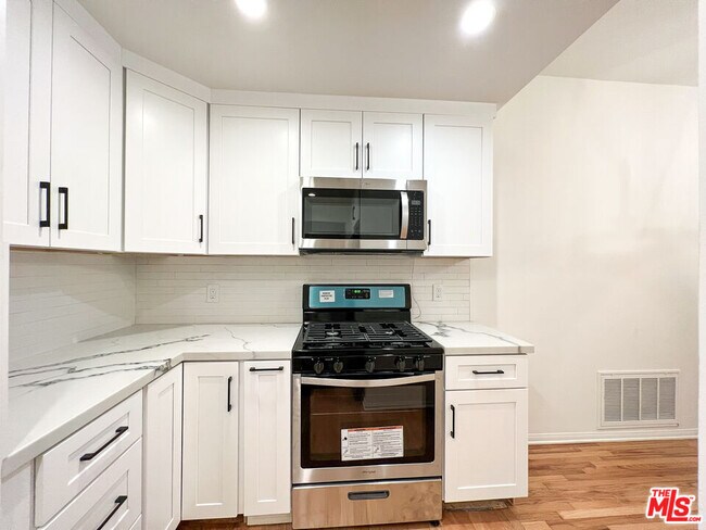 Building Photo - 8755 Ashcroft Ave