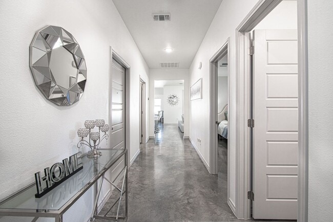 Foto del edificio - GORGEOUS HOME - AVAILABLE NOW!!