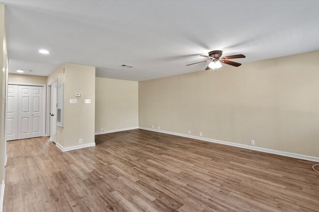 Building Photo - 6810 Deatonhill Dr
