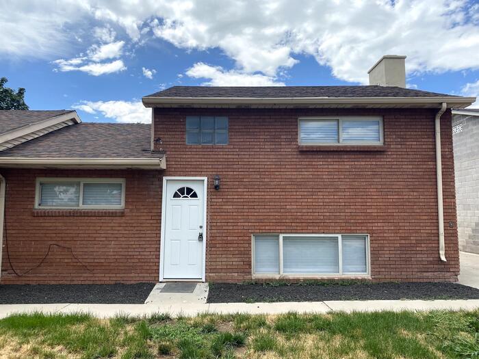Primary Photo - 295 E 400 S St