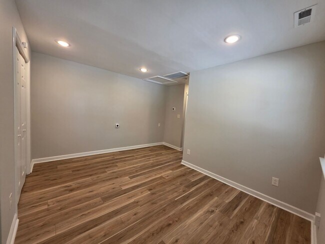 Foto del edificio - 516Vaughan Avenue