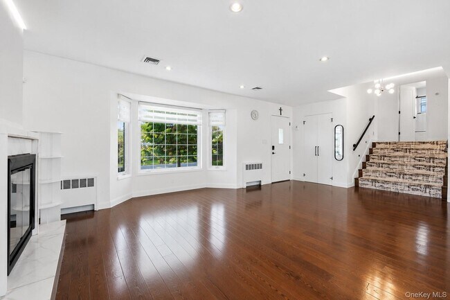 Building Photo - 38 Birchwood Park Dr