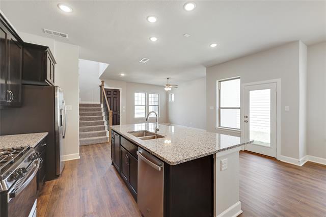 Building Photo - 14421 Walsh Ave