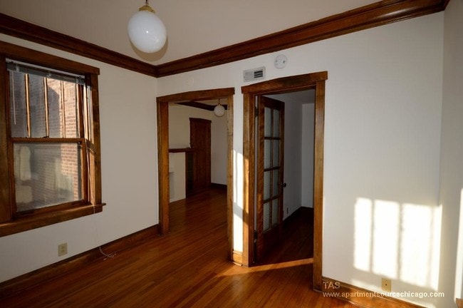 Building Photo - 1 BR Apartment in Lakeview!
