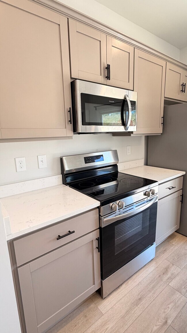 Building Photo - 1456 Donhill Dr