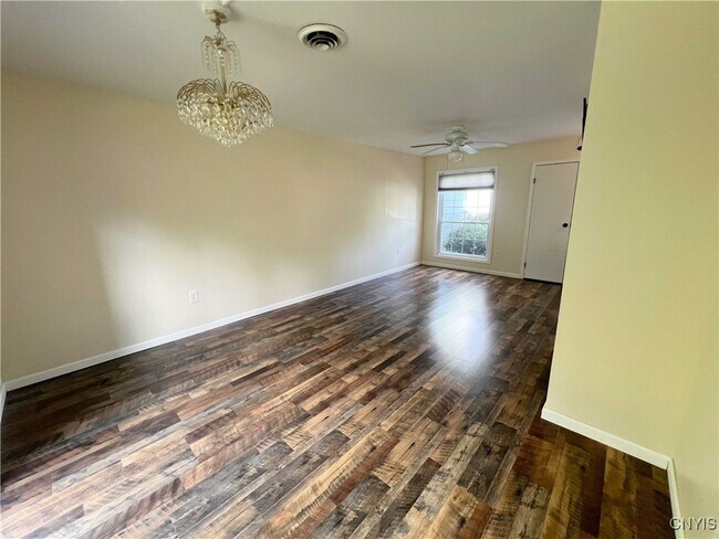 Foto del edificio - 245 Wildwood Ridge
