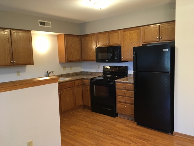 Kitchen appliances - 135 W Oak Leaf Dr