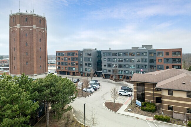 Building Photo - Albion Highland Park