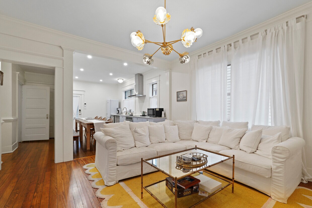 Primary Photo - 211 W 40th St