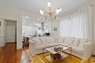 Building Photo - 211 W 40th St