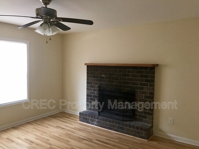 Foto del edificio - 205 Weber Rd