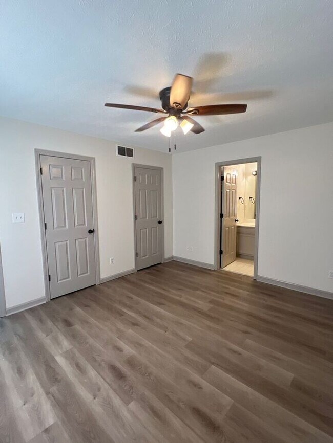 Foto del edificio - 4421 Spring Bay Ct