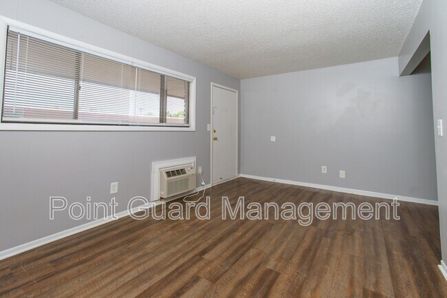 Foto del edificio - 2626 W 9th St N