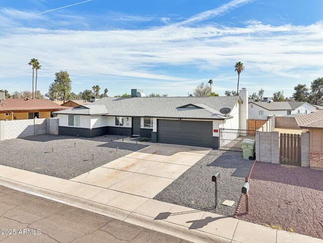 Building Photo - 6123 W Karen Lee Ln