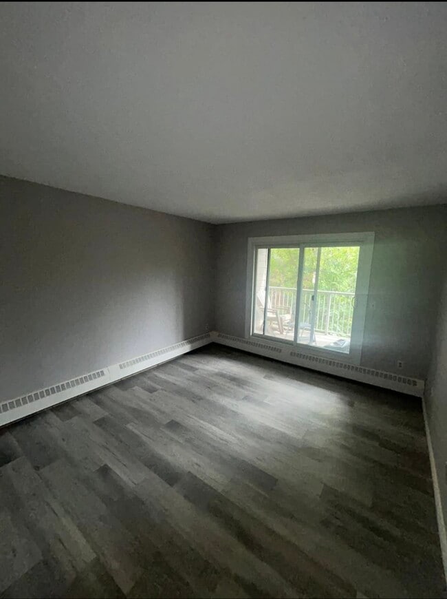 Building Photo - Unit For Rent