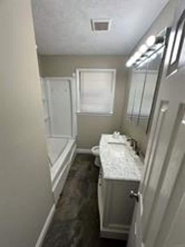 Building Photo - Charming 3 Bed/2 Bath Home in Montgomery - $1425/mo