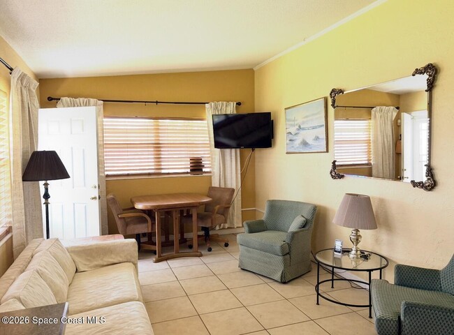 Building Photo - 127 Roosevelt Ave