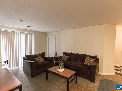 Building Photo - 155 Yellowstone Dr