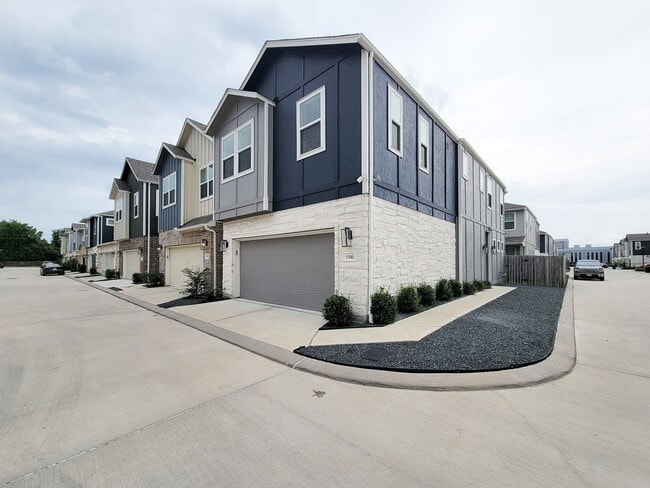 Building Photo - A true gem on a quiet corner lot, this spacious and sun-filled home is tucked away from street no...