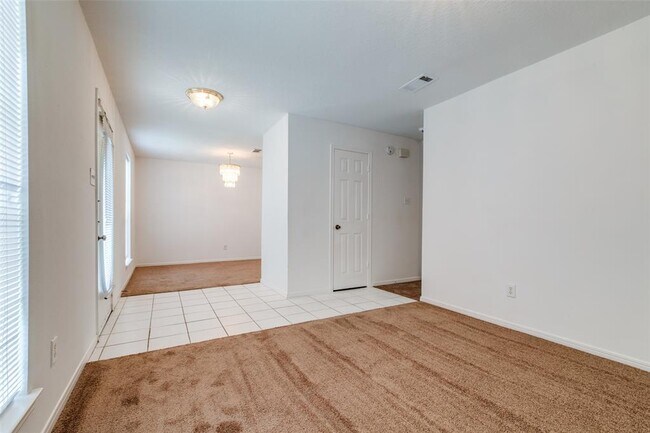 Building Photo - 13834 Trumpetvine St