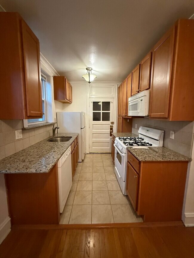 Foto del edificio - 2044 W Farragut Ave