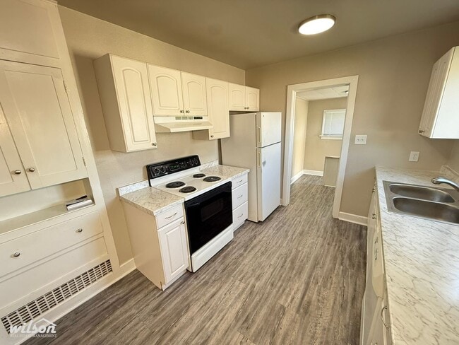 Foto del edificio - Move-In Ready 3-Bedroom with Fresh Finishes & Basement Space
