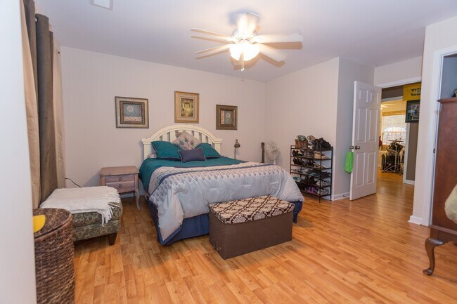 3 BR, 2 BA House - 3 BR, 2 BA House