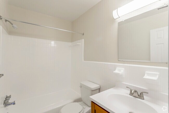 2 BR, 1 BA - 950 SF - 8600 Apartments