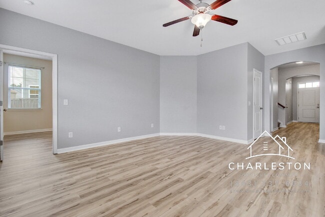 Building Photo - 403 War Admiral Ln