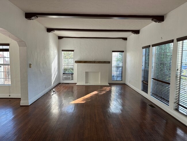 Building Photo - 1600 N Stanley Ave