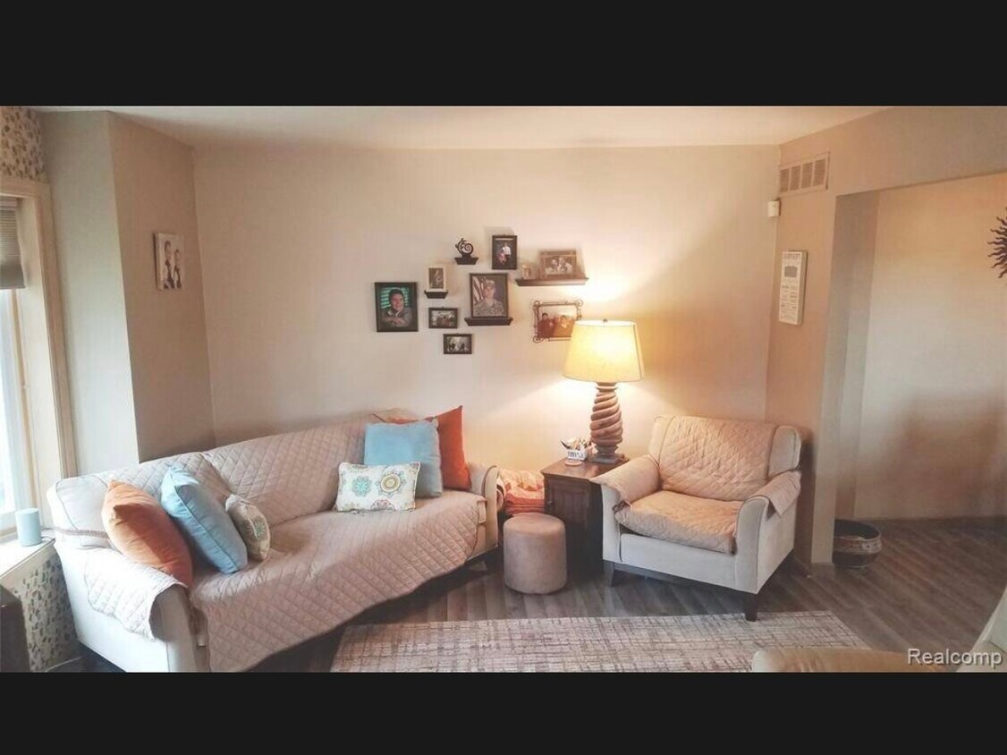 Foto principal - 32175 Covington Rd